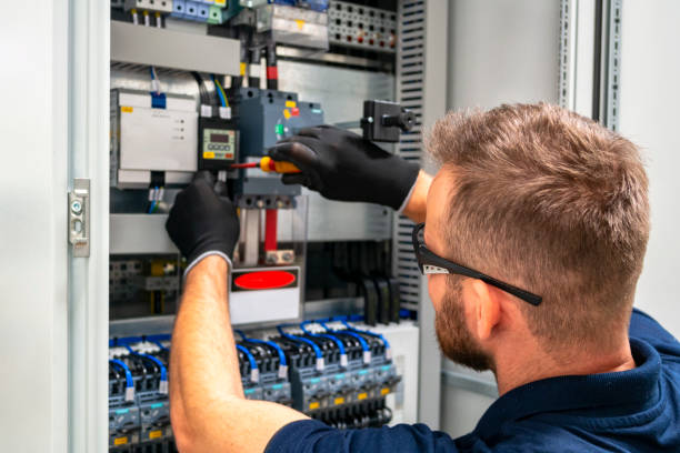 Best Local Electrician Companies  in Country Clu, MO